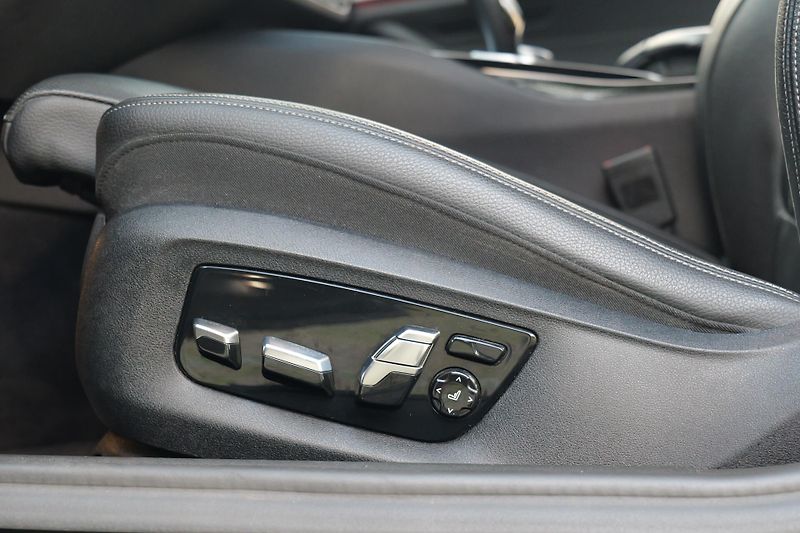 BMW Řada 5 530xD Aktiv.Podvozek TopVýbava - fotka 26 z 48
