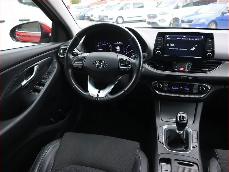 Hyundai i30 (2019) Style 1.4 T-GDI, Serv.kniha - fotka 7 z 21