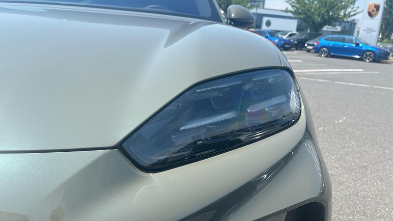 Porsche Cayenne Electric - fotka 12 z 24