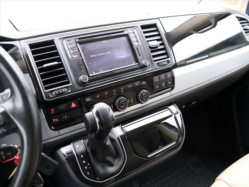 Volkswagen Multivan 2,0 TDI 4M DSG CZ Highline DPH - fotka 23 z 36