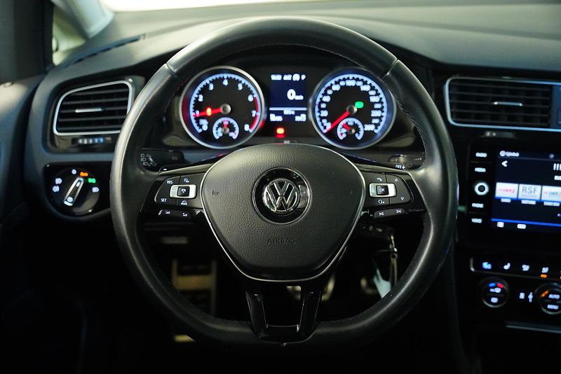 Volkswagen Golf - fotka 18 z 28
