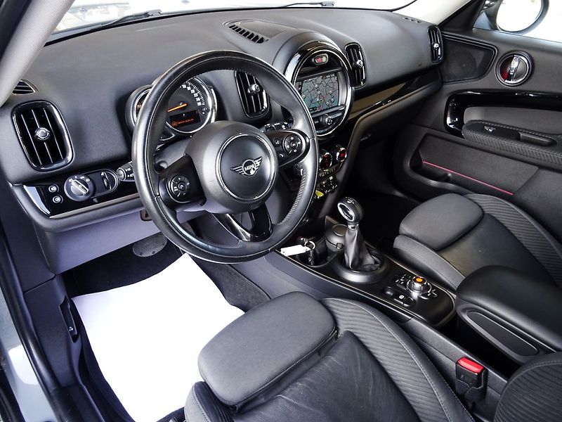 Mini Countryman Cooper 1.5 SE ALL4 A/T Hybrid - fotka 18 z 32