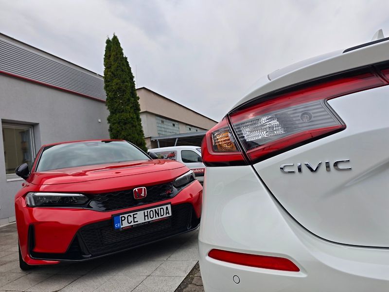Honda Civic (2026) 2.0 e:HEV SPORT SKLADEM - fotka 32 z 37