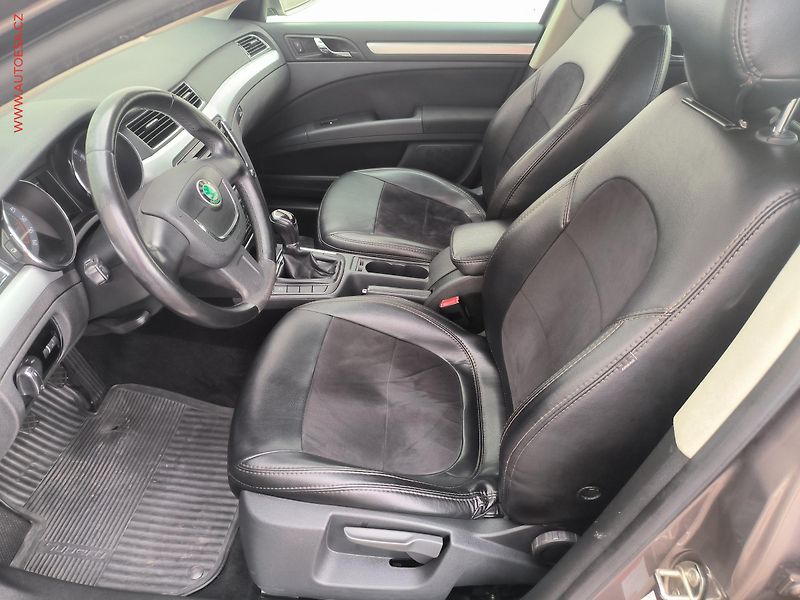Škoda Superb (2011) 2.0TDi, ČR, Xenon - fotka 9 z 17