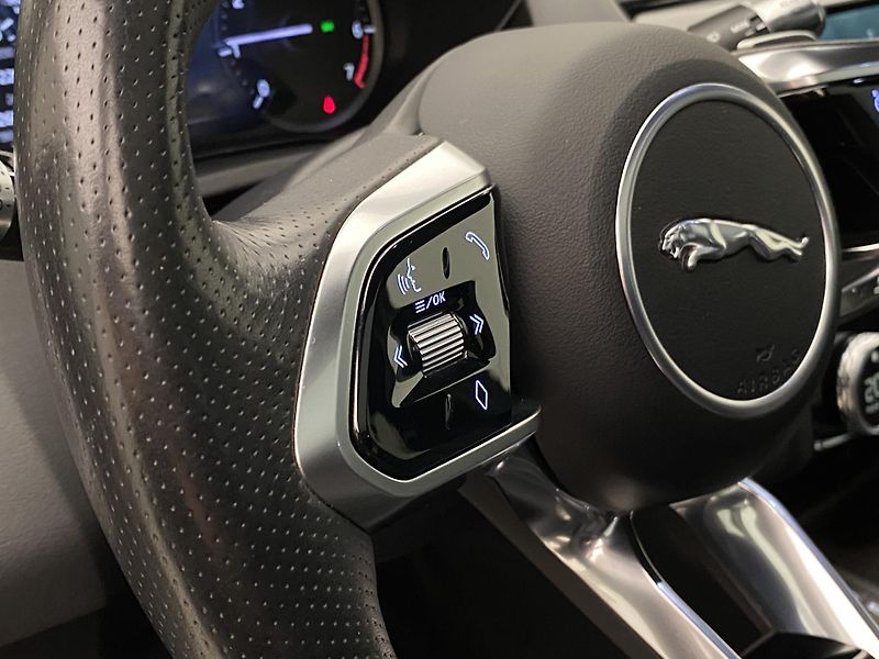 Jaguar E-Pace P250 R-DYNAMIC SE  REZERVACE - fotka 19 z 44