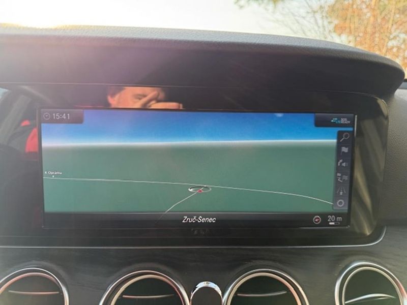 Mercedes-Benz Třídy E E 220D 4MATIC, AMG PAKET - fotka 25 z 35