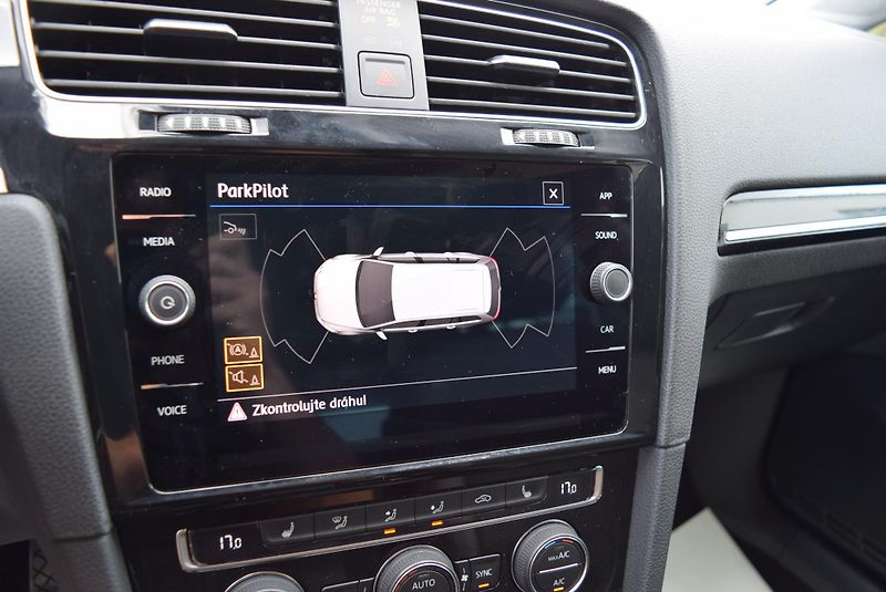 Volkswagen Golf Variant (2020) 1.5TSI 110kw HLBMT TAŽ LED KAM - fotka 25 z 49