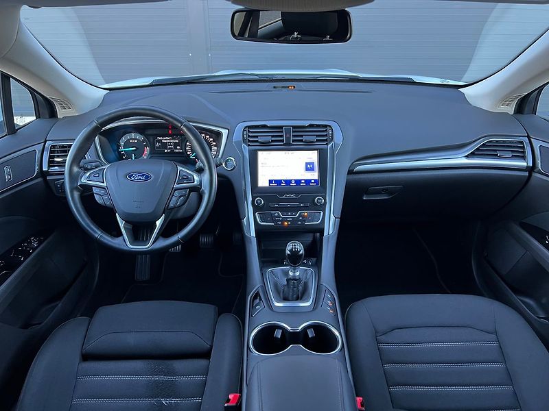 Ford Mondeo (2021) 2.0 TDCi-TAŽNÉ-VYHŘEV.S - fotka 24 z 48