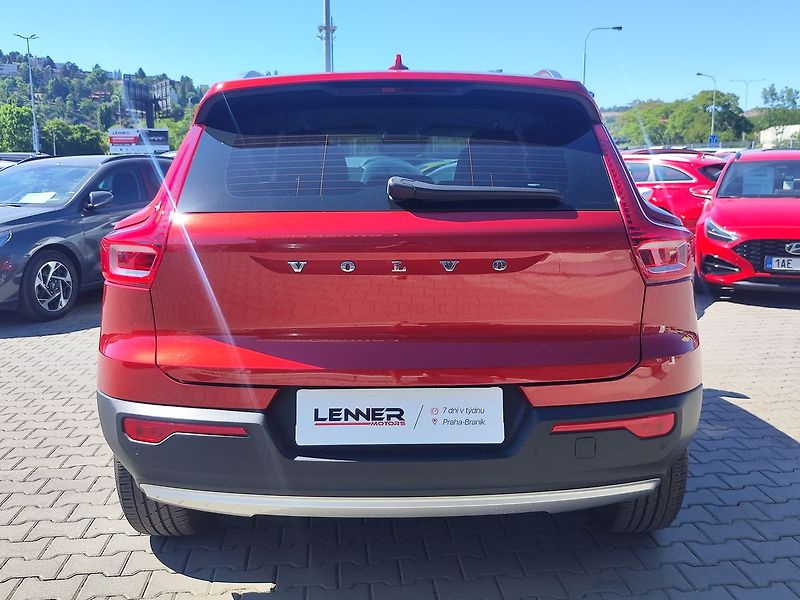 Volvo XC40 D3 2.0D Momentum Pro AT - fotka 6 z 38