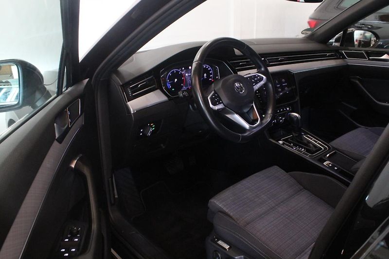 Volkswagen Passat (2020) 2.0TDI DSG Display Matrix - fotka 15 z 36