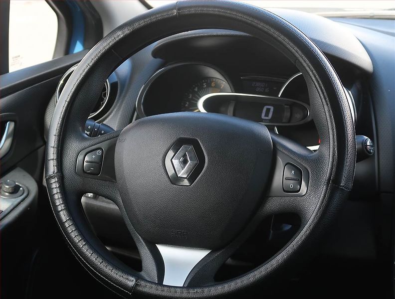 Renault Clio (2015) 1.2 16V, nová STK, rezervace - fotka 14 z 16