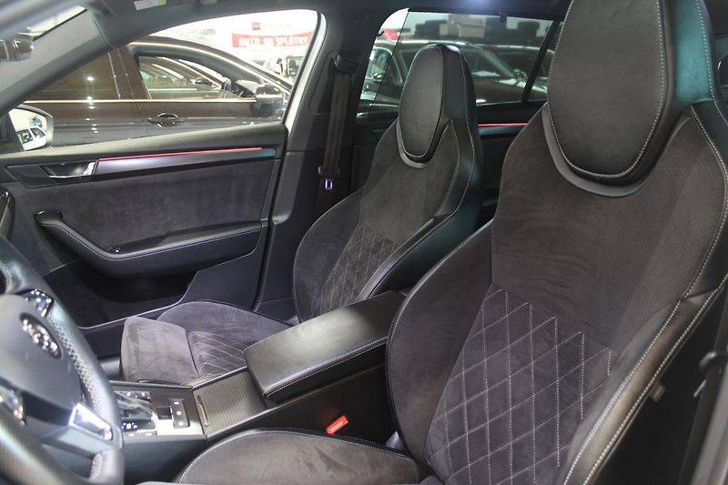 Škoda Superb (2020) 2.0TDI DSG SportLine Display - fotka 18 z 35