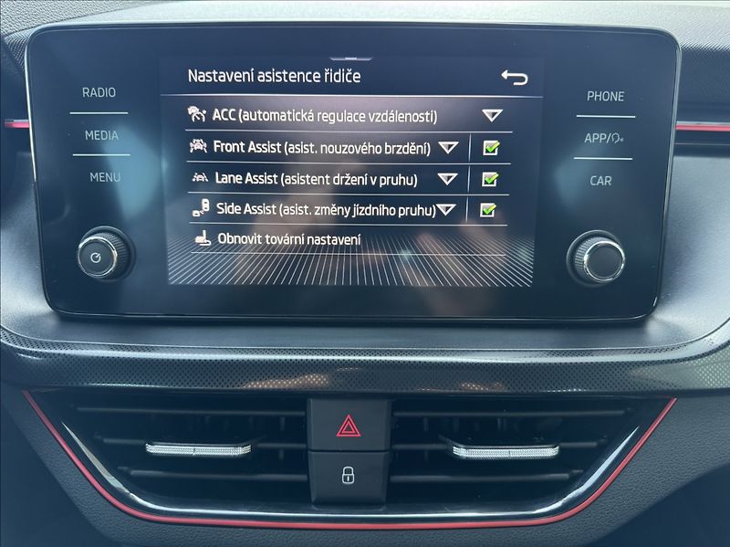 Škoda Scala 1,5 TSI MonteCarlo DPH 1maj ČR - fotka 42 z 50