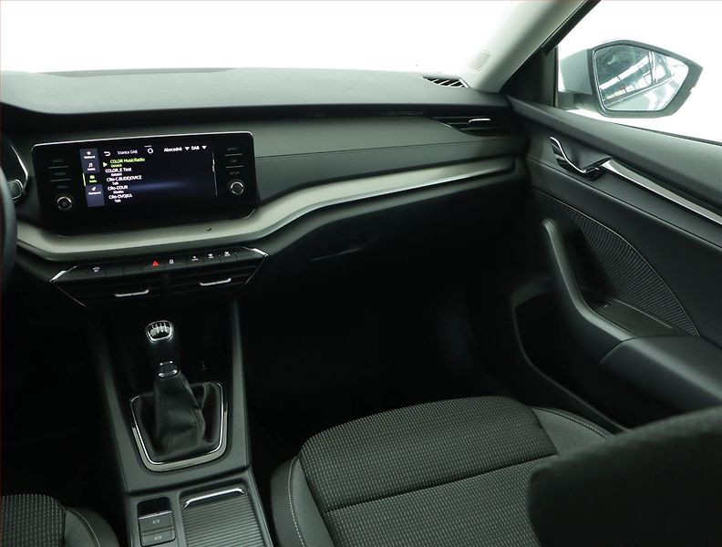 Škoda Octavia (2023) Ambition 2.0 TDI, ČR,1.maj - fotka 8 z 15