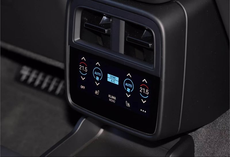 Porsche Taycan GTS Sport Turismo HuD 360 Inno - fotka 27 z 28