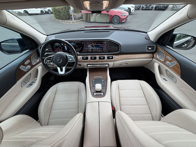 Mercedes-Benz GLE 300 d 4MATIC AMG Burmester - fotka 16 z 37