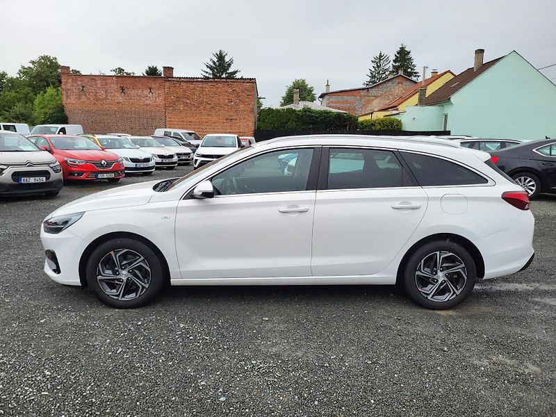 Hyundai i30 WG 1.5 T-GDI 118kW SMART *ČR - fotka 2 z 44