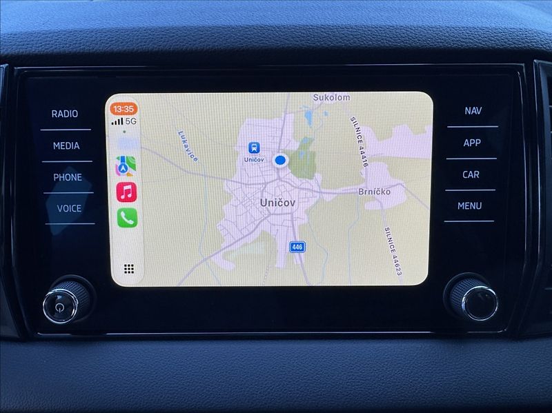 Škoda Karoq 1,5 TSI DSG SPORTLINE DPH ČR - fotka 37 z 50