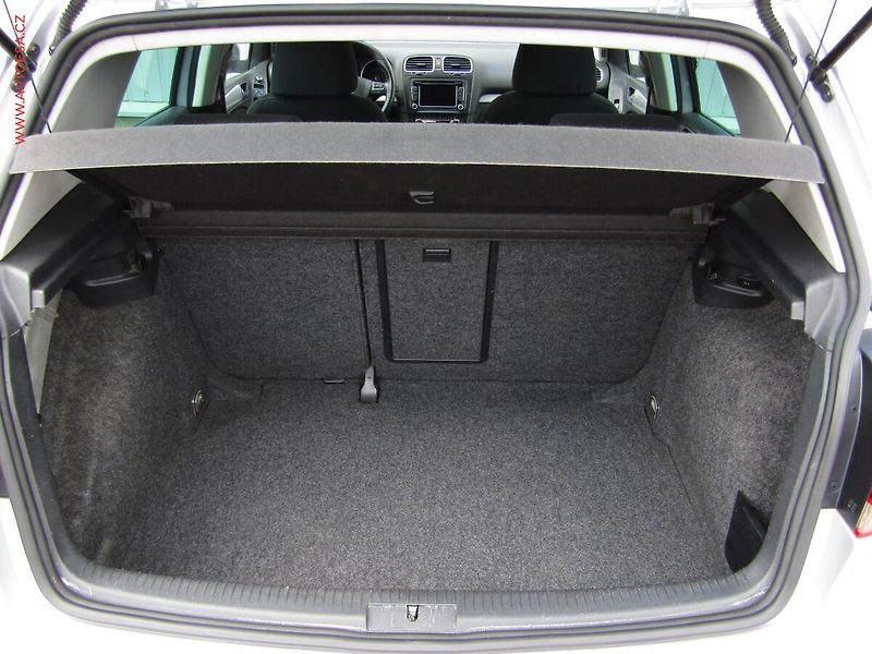 Volkswagen Golf (2008) 2.0TDi, Highline - fotka 7 z 17