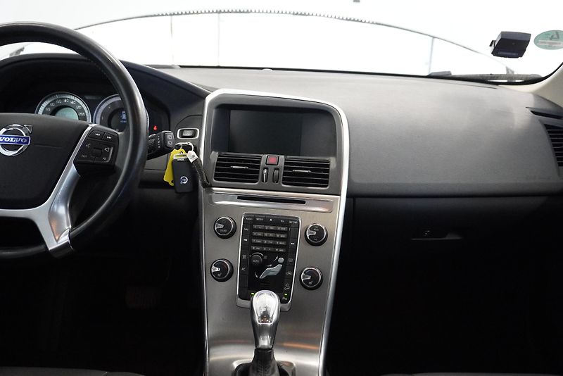 Volvo XC60 D4 AWD MOMENTUM AUT. - fotka 21 z 26