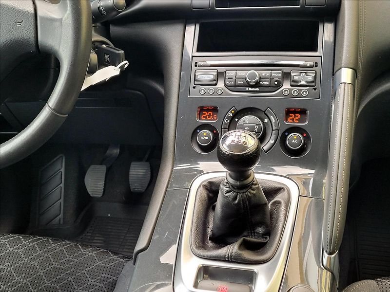 Peugeot 3008 1,6 b-HDi NAVi*SERV.KNÍŽKA* - fotka 33 z 43