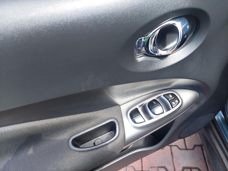 Nissan Juke (2012) TEKNA 1.6 - fotka 12 z 41