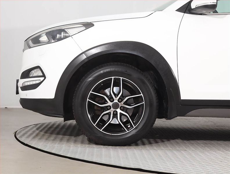 Hyundai Tucson (2016) 1.6 T-GDI, 4X4, Serv.kniha - fotka 15 z 22