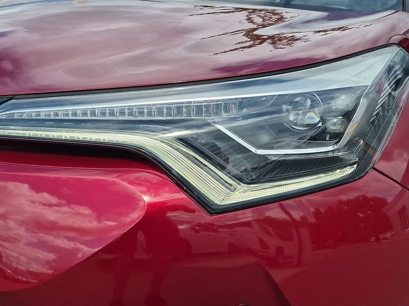 Toyota C-HR Hybrid 1.8 E-CVT Selection - fotka 24 z 26