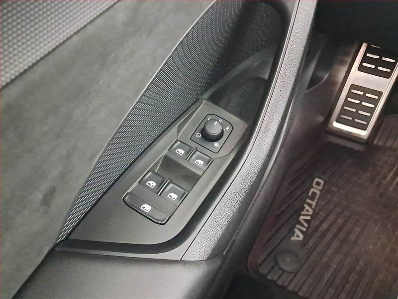 Škoda Octavia (2023) RS 2.0 TSI - fotka 18 z 25