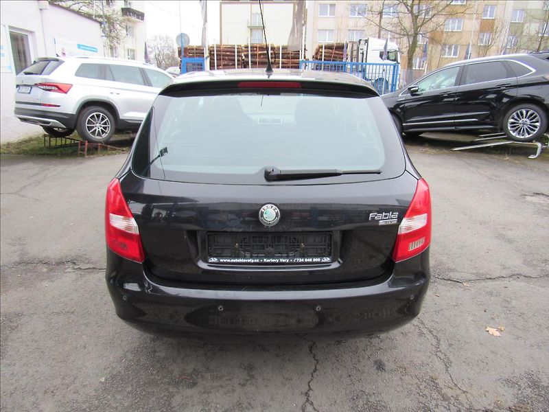Škoda Fabia 1,4 16V 63kW Style Combi - fotka 5 z 26