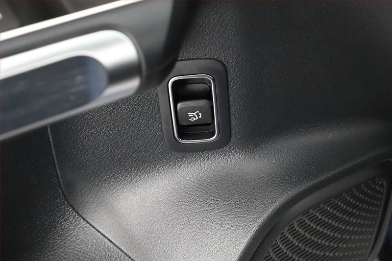 Mercedes-Benz GLB (2025) 200 d, AMG Line, Navigace - fotka 25 z 30