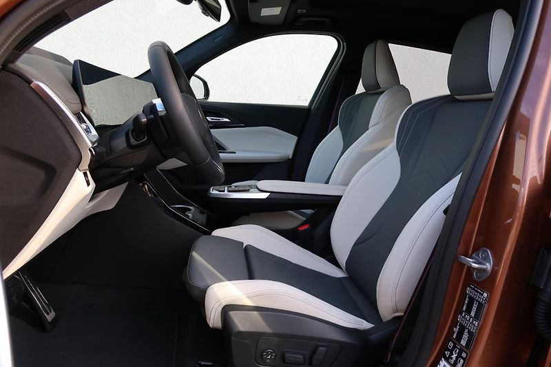BMW X1 xDrive23i - fotka 2 z 6