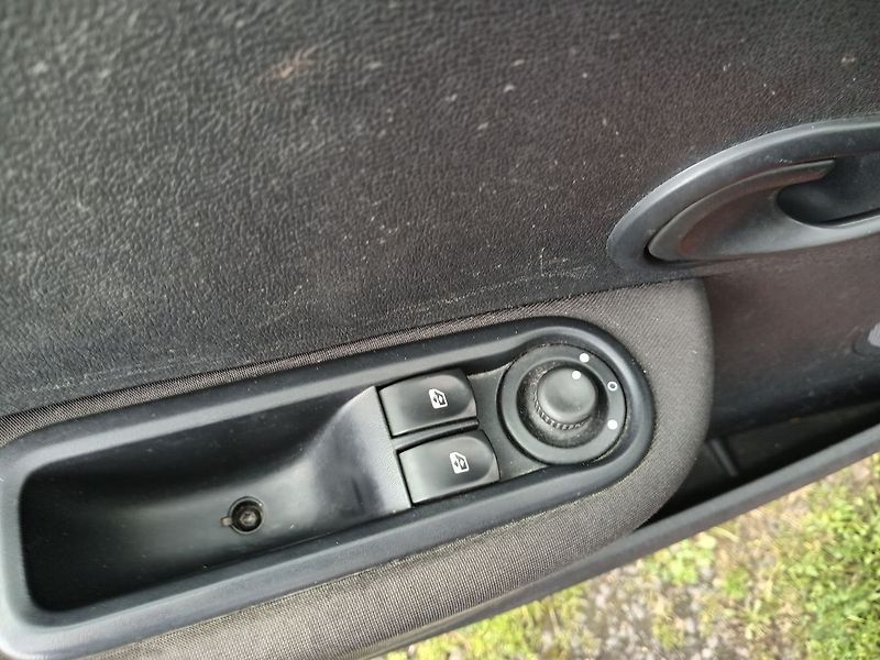 Renault Clio 1.2 i Grandtour Authentique - fotka 10 z 23