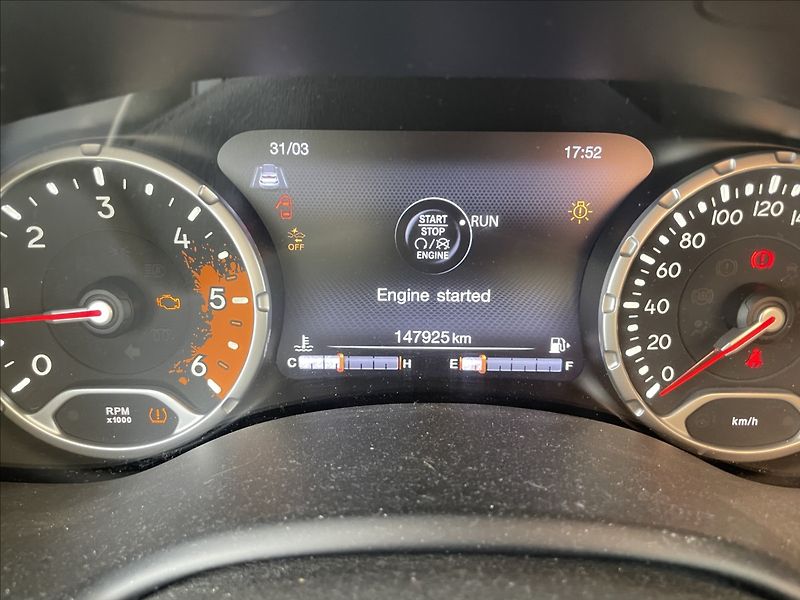 Jeep Renegade 2,0 CRD 103kw 4x4 LIMITED odp. - fotka 16 z 32