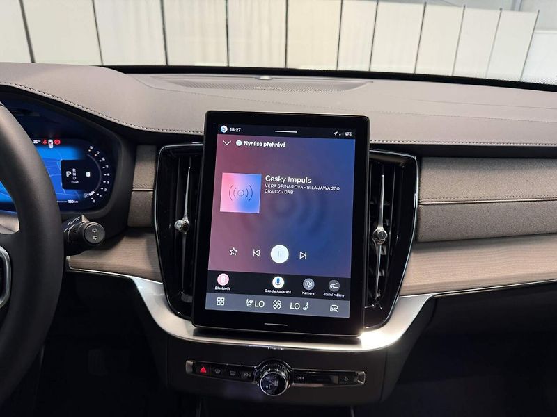 Volvo XC90 (2026) B5 2.0L 250+14k AT8 AWD PLUS D - fotka 6 z 22