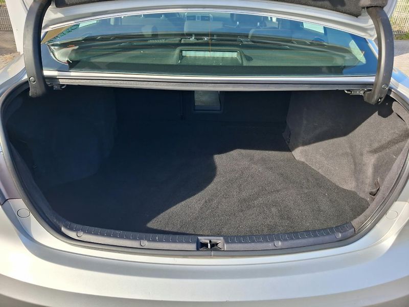 Toyota Avensis 1.8 Valvematic Business Navi - fotka 10 z 23