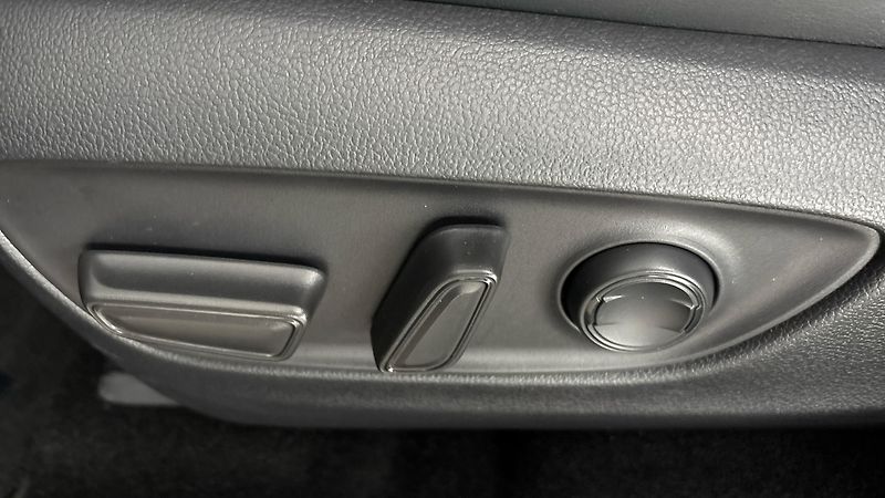 Toyota RAV4 2.5 Hybrid AUT 4WD Adventure - fotka 21 z 30