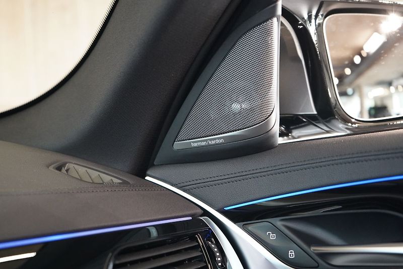BMW M5 Masáž, Ventilace, H/K, Head-up - fotka 40 z 46