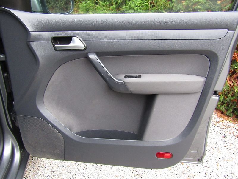 Volkswagen Caddy (2013) 1.6 TDI 75kW  7 MÍST - fotka 25 z 37