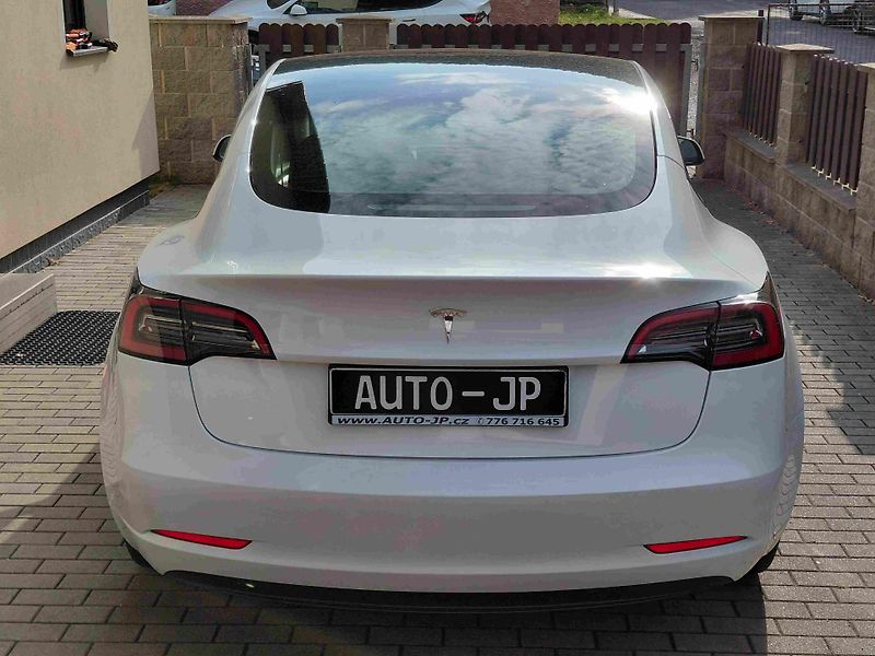 Tesla Model 3 RWD LED ACC 18ALU NAVI SOH 92% - fotka 4 z 17