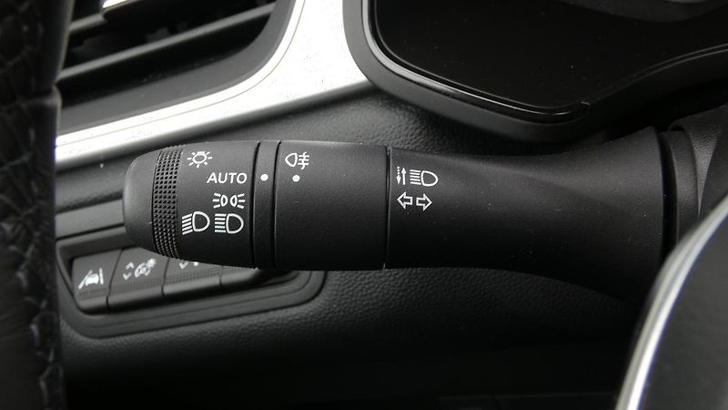 Renault Captur 1,3  TCe 140 Techno EDC - fotka 10 z 22