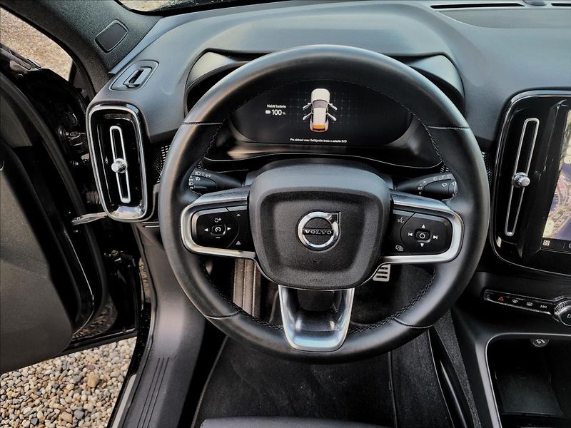 Volvo XC40 TWIN PLUS 408 PS,4X4,78KWh - fotka 21 z 50