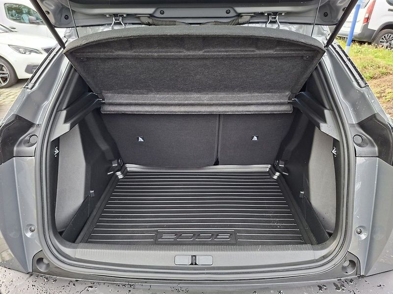 Peugeot 2008 ALLURE 1,2 PT 100k M6 - fotka 5 z 26