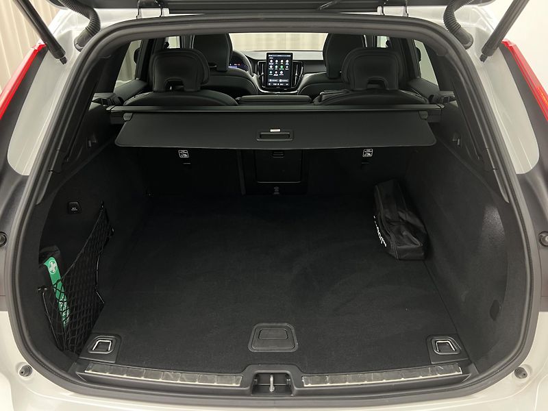 Volvo XC60 B5 AWD BLACK EDITION PLUS AUT  - fotka 5 z 46