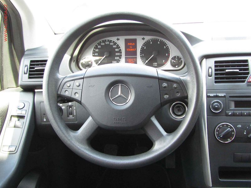 Mercedes-Benz Třídy B (2009) 1.5 i, AC - fotka 13 z 15