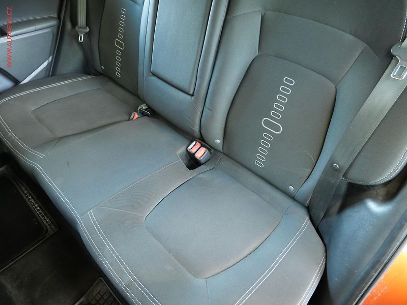 Kia Sportage (2011) 2.0 CRDi 4x4, ČR, AC, TZ - fotka 10 z 22