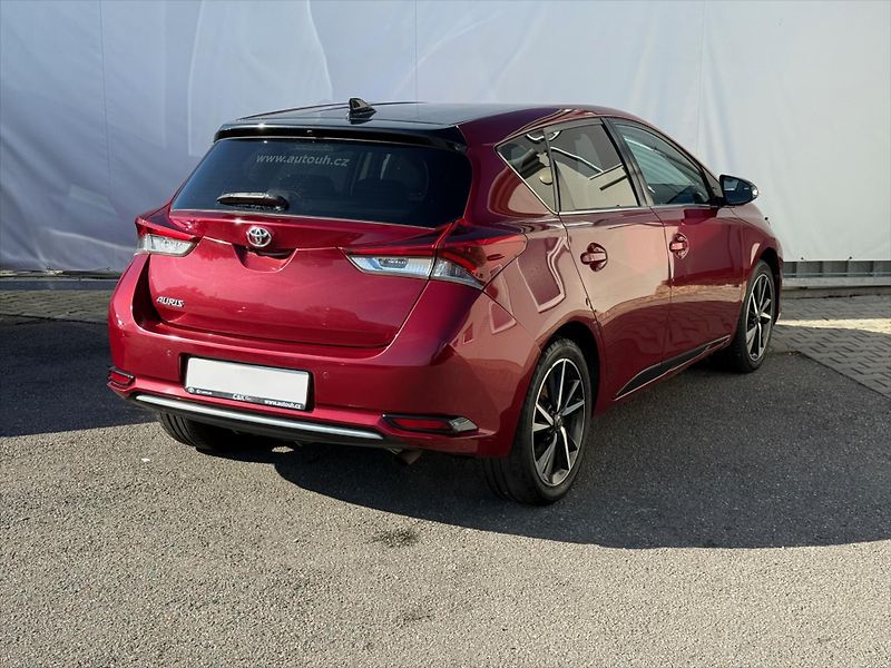 Toyota Auris 1,6 Selection - fotka 4 z 19