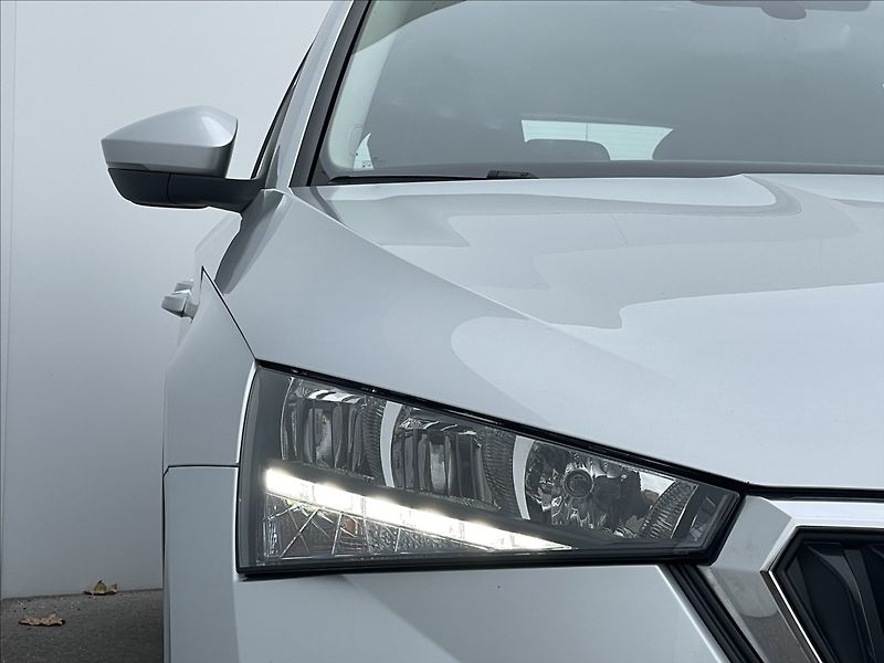 Škoda Scala 1,0 TSI Ambition Plus LED+PDC - fotka 19 z 24