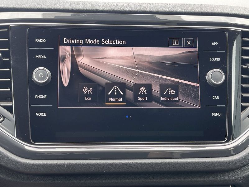 Volkswagen T-Roc (2018) 1.5 TSI 110 kW Highline Sport - fotka 17 z 31