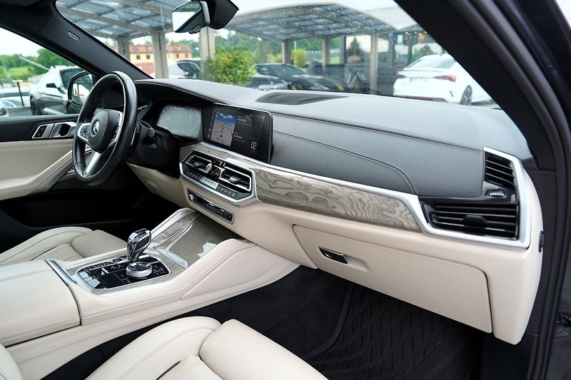 BMW X6 M50i xDrive Lasery, ČR, 530PS - fotka 33 z 48